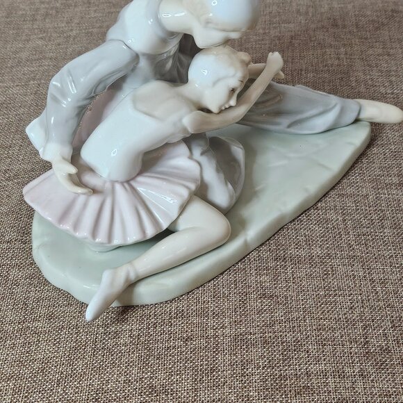 Paul Sebastian Porcelain Figurine "The Ballerina" Closing Scene With Clown - Picture 3 of 11